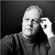 Docente di fotografia impartisce lezioni online